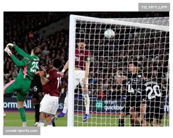 实时：比赛第70分钟，斯特拉斯堡通过角球扳平比分，1-1